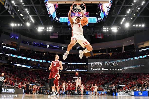 Johnny Davis of the Wisconsin Badgers dunks against the Colgate Raiders during the first round of the 2022 NCAA Men's Basketball Tournament held at...