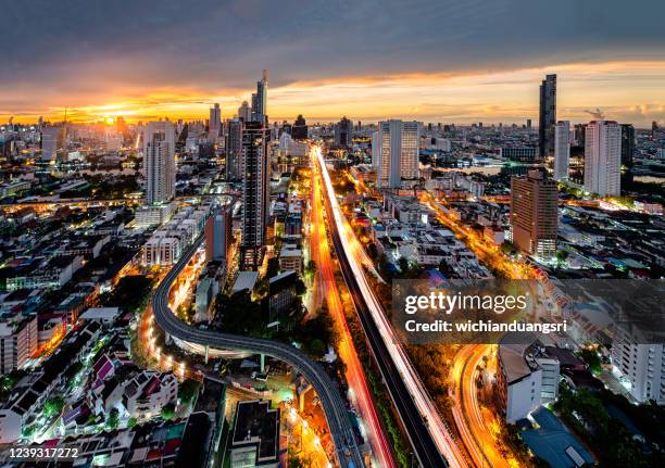 central business district, bangkok, mit wolkenkratzern am morgen, thailand - landschaft asien schiene stock-fotos und bilder