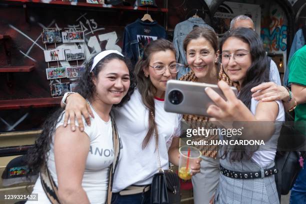 Colombian Presidential candidate, French-Colombian Ingrid Betancourt of Verde Oxigeno party takes a selfie with supporters at the Comuna 13...