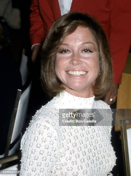 Actress Mary Tyler Moore attends the 26th Annual Directors Guild of America Awards on March 16, 1974 at Beverly Hilton Hotel in Beverly Hills,...
