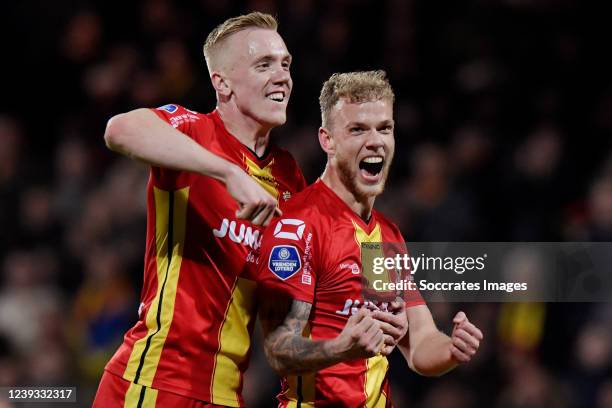 Luuk Brouwers of Go Ahead Eagles celebrates 2-0 with Isac Lidberg of Go Ahead Eagles during the Dutch Eredivisie match between Go Ahead Eagles v SC...