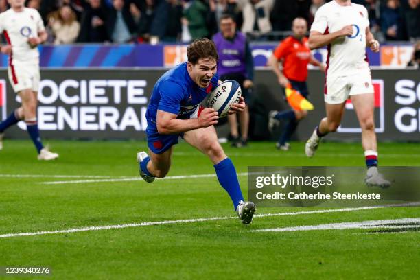 Antoine Dupont of France runs and scores a try during the Guinness Six Nations Rugby match between France and England at Stade de France on March 19,...