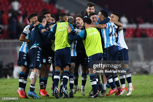 Racing Club players celebrate after winning the Copa de la Liga 2022 match between Independiente and Racing Club at Estadio Libertadores de America -...