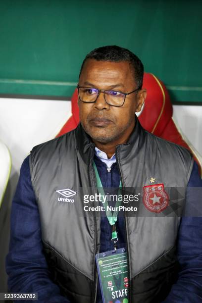 Entraîneur de l'Etoile Sahel Lassaad Chabbi lors du match de football de la Ligue des champions de la CAF 2021/22 entre le CR Belouizdad et l'Etoile...