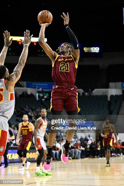 Wes Iwundu of the Cleveland Charge shoots the ball against the College Park SkyHawks on March 20, 2022 in Cleveland, Ohio at the Wolstein Center....