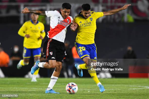 Enzo Perez of River Plate fights for the ball with Juan Ramirez of Boca Juniors during a Copa de la Liga 2022 match between River Plate and Boca...