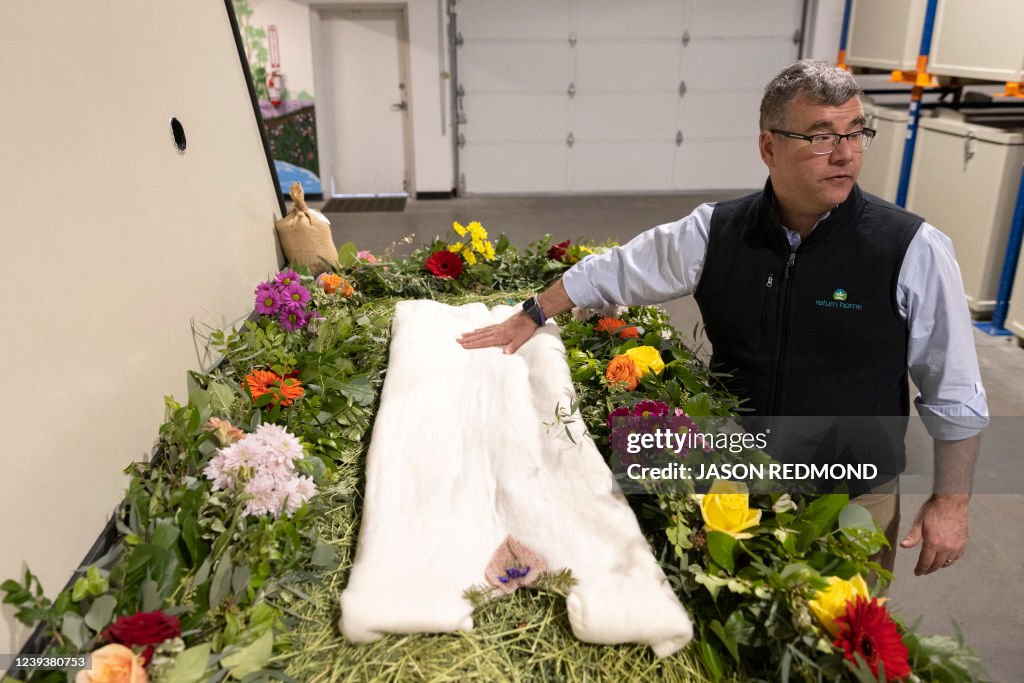 TOPSHOT-US-DEATH-ENVIRONMENT-RETURN HOME