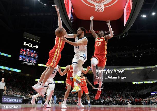 Tyus Jones of the Memphis Grizzlies passes the ball during the game against the Atlanta Hawks on March 18, 2022 at State Farm Arena in Atlanta,...