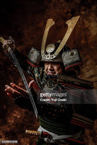 a warrior who has perfect defense with a samurai armor for battle - capacete tradicional imagens e fotografias de stock