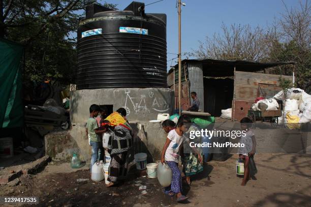 Container Slum Water Slums Fotografías e imágenes de stock - Getty Images