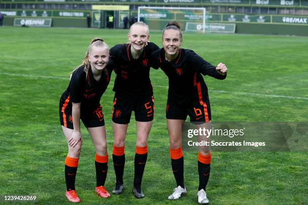 Kaelyn Manou Sigrid Thomas of Holland Women U17, Emma Elize Frijns of Holland Women U17, Sterre Gerdie Kroezen of Holland Women U17 during the U17...