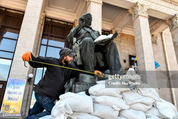 Local volunteers, historians and museum employees carry out conservation works at the monument to Russian composer Mikhail Glinka outside the Mikhail...