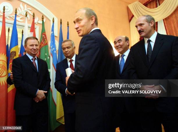 Ukrainian President Leonid Kuchma, President of Uzbekistan Islam Karimov, Russian President Vladimir Putin, Kyrzyzstan President Askar Akayev and...