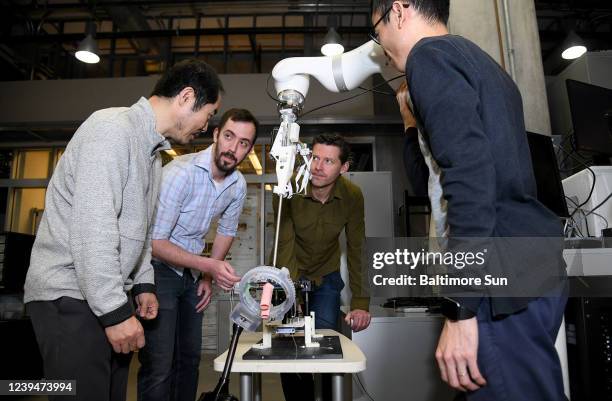 Un equipo de ingenieros mecÃ¡nicos de la Universidad Johns Hopkins estÃ¡ desarrollando un robot SMART que puede realizar cirugÃ­as de tejidos...