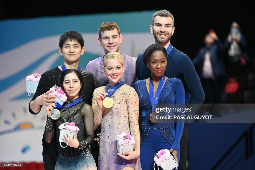 FSKATE-FRA-ISU-WORLD-PAIRS-FREE-CEREMONY