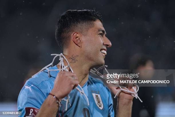 Uruguay's Luis Suarez celebrates after defeating Peru during the South American qualification football match for the FIFA World Cup Qatar 2022 at the...