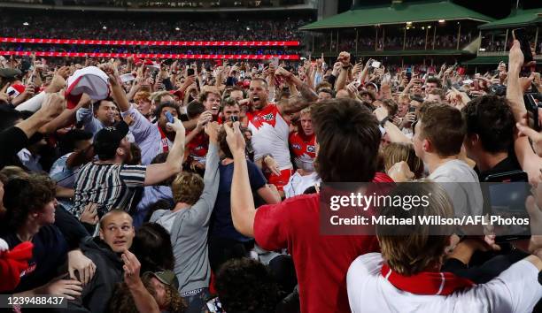 Lance Franklin of the Swans celebrates kicking his 1000th goal during the 2022 AFL Round 02 match between the Sydney Swans and the Geelong Cats at...