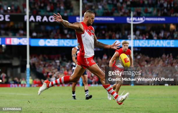 Lance Franklin of the Swans kicks his 1000th AFL goal during the 2022 AFL Round 02 match between the Sydney Swans and the Geelong Cats at the Sydney...
