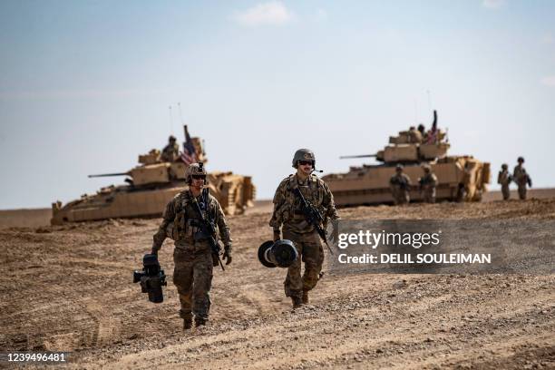 Troops from the Syrian Democratic Forces Special Operations and the US-led anti-jihadist coalition, take part in heavy-weaponry military exercises in...