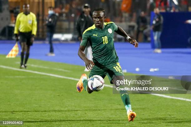Senegal's forward Sadio Mane controls the ball during the 2022 Qatar World Cup African Qualifiers football match between Egypt and Senegal at Cairo...