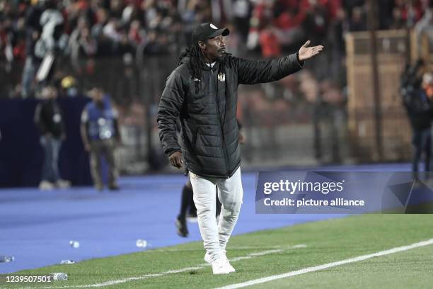 March 2022, Egypt, Cairo: Senegal coach Aliou Cisse gestures on the touchline during the 2022 FIFA World Cup qualification third round 1st leg soccer...