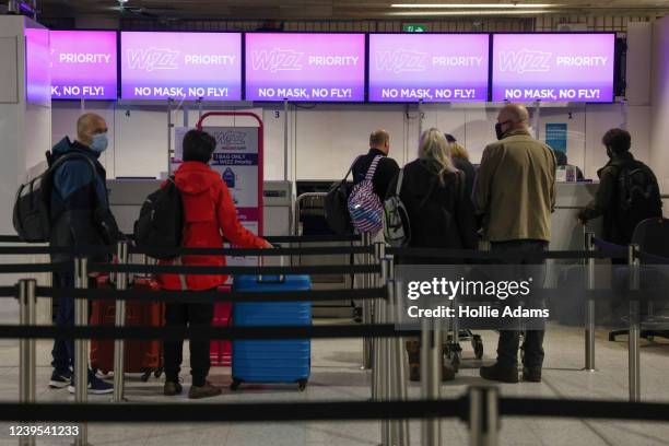 South Terminal Of London Gatwick Airport Photos and Premium High Res