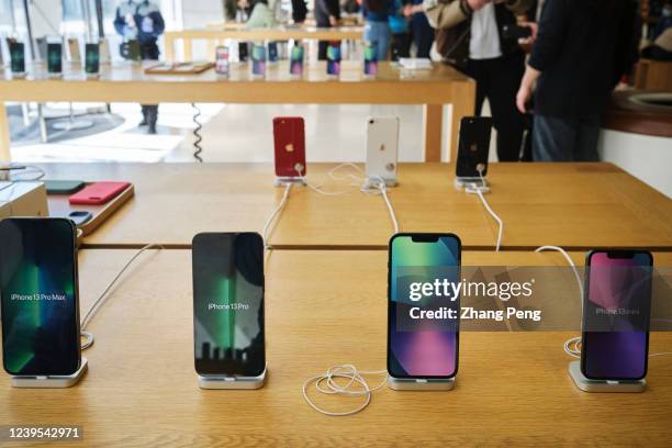 2,567 Iphone 13 Stock Photos, High-Res Pictures, and Images - Getty Images