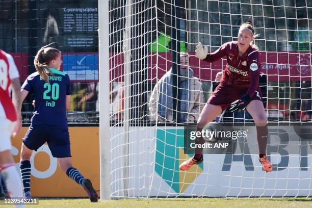 Julie Biesmans of PSV women, PSV women's goalkeeper Sari van Veenendaal during the Dutch Eredivisie women's match between Ajax and PSV at...