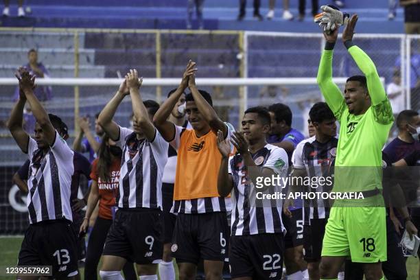 Ian Lawrence of Costa Rica celebrate with teammates after winning the match between El Salvador and Costa Rica as part of the Concacaf 2022 FIFA...