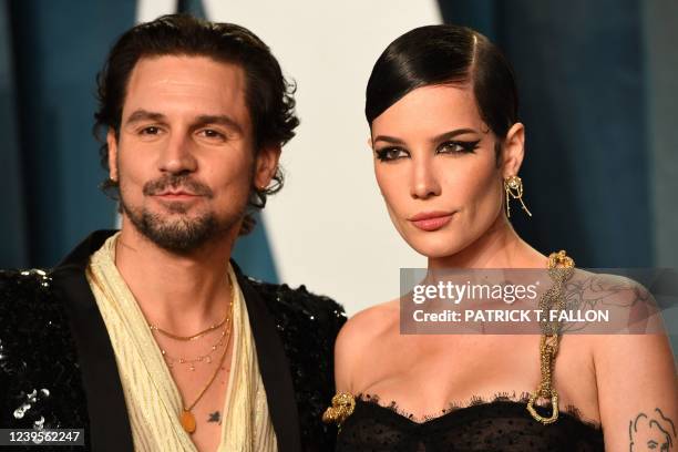 Singer Halsey attends the 2022 Vanity Fair Oscar Party following the 94th Oscars at the The Wallis Annenberg Center for the Performing Arts in...