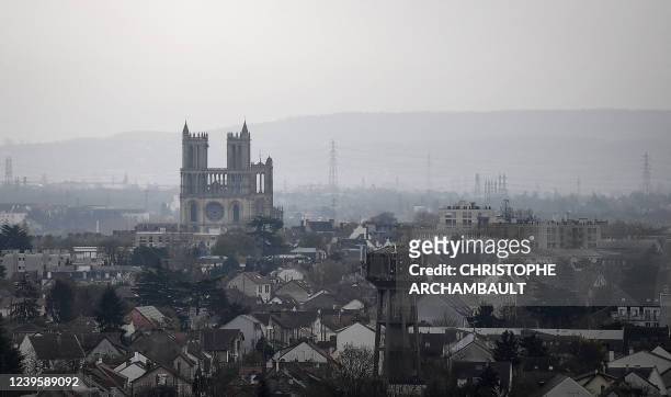 This picture shows the Notre-Dame Collegiale in Mantes-la-Jolie, a Paris suburb located some 50 kms west of the French capital, on March 29, 2022.