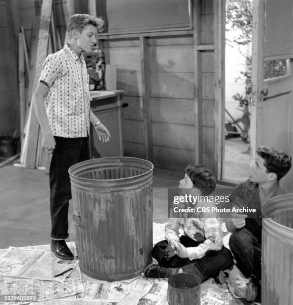 Cast members of the CBS television series "Leave It To Beaver" are Ken Osmond , Jerry Mathers and Tony Dow .