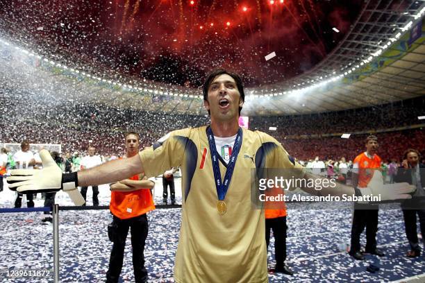 Gianluigi Buffon of Italy sings with the fans during the World Cup 2006 final football game Italy vs.France, 09 July 2006 at Berlin stadium. Italy...