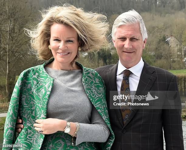 King Philippe and Queen Mathilde visit the Province of Namur. The visit begins at the Provincial School of Agronomy and Science in Ciney, with a...