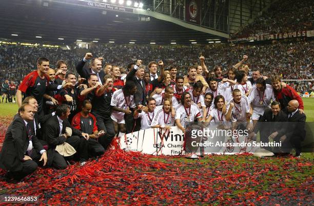 Milan players and staff celebrate the victory with the trophy during the Final Champions League match between Juventus and AC Milan at Old Trafford...
