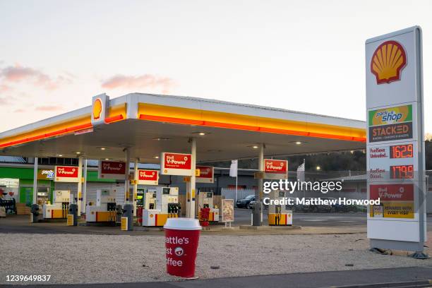 Shell Reading Road Shell Road Photos and Premium High Res Pictures - Getty Images
