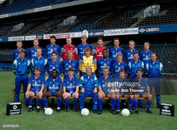 Chelsea Football Club, 1st team squad, at Stamford Bridge in London, August 1989. Back row : Mike Hazard, Gareth Hall, Joe McLaughlin, Roger...