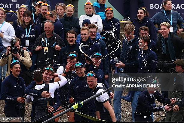 Oxford Bridge Rowing Oxford Rowing Team Photos and Premium High Res Pictures - Getty Images
