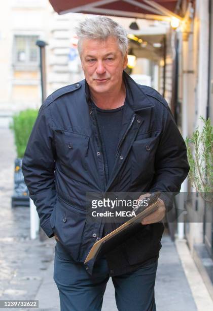 Alec Baldwin having lunch alone and smoking a cigar on April 3, 2022 in Rome, Italy.