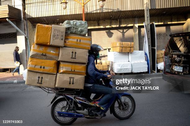 Mobed Loading 50 Moped With Load Stock Photos, High-Res Pictures, and Images - Getty ...