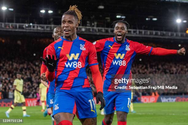Wilfried Zaha of Crystal Palace celebrates with Jeffrey Schlupp after scoring goal during the Premier League match between Crystal Palace and Arsenal...