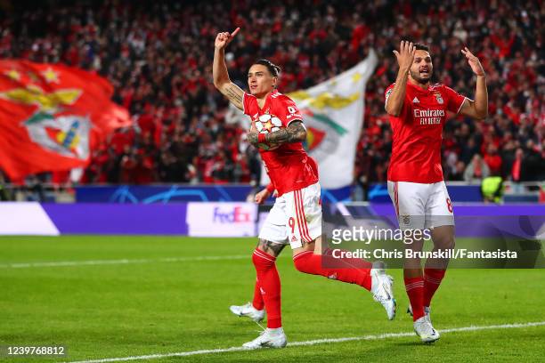 Darwin Nunez of Benfica celebrates scoring a goal to make the score 1-2 during the UEFA Champions League Quarter Final Leg One match between SL...
