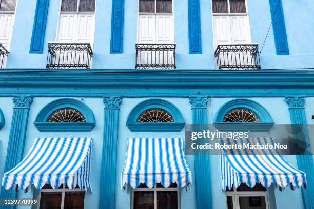 colonial style building in the boulevard, bayamo, cuba - awning window fotografías e imágenes de stock