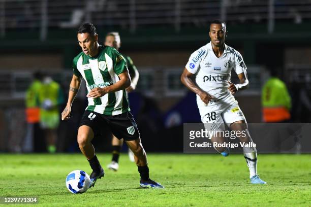 Alejandro Maciel of Banfield drives the ball against Lucas Braga of Santos during a match between Banfield and Santos as part of Copa CONMEBOL...