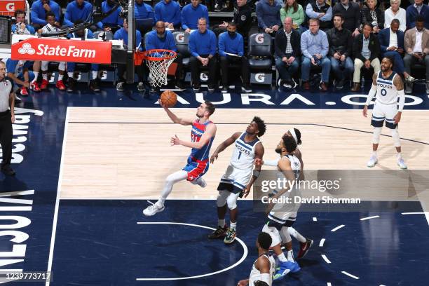 Tomas Satoransky of the Washington Wizards shoots the ball during the game against the Minnesota Timberwolves on April 5, 2022 at Target Center in...