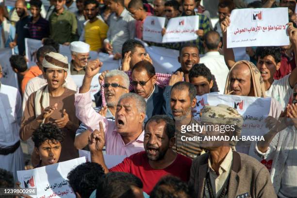 Yemeni demonstrators protest against the armistice and call for the lift of the siege on Taez governorate, on April 6, 2022 in Yemen's third city of...