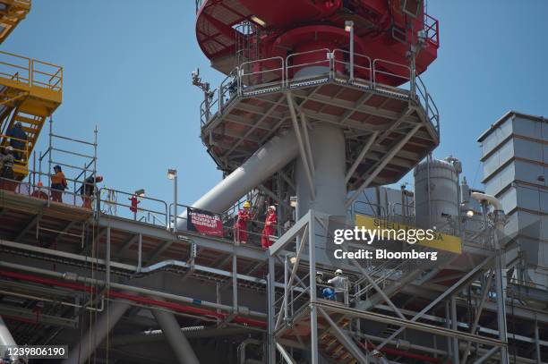 Kiewit Rigging Container 145 Onshore Rig Stock Photos, High-Res Pictures, and Images - Getty Images