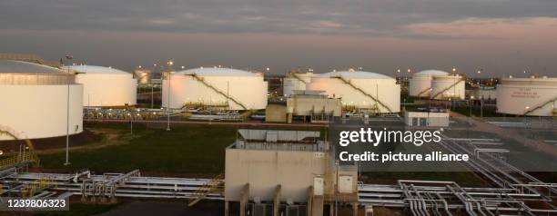 94 Total Raffinerie Mitteldeutschland Photos & High Res Pictures