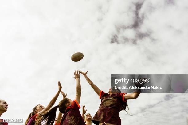 rugby team in action - rugby line out stock pictures, royalty-free photos & images