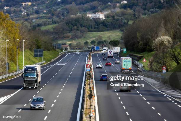 Traffic In Rome Traffic Rome Photos and Premium High Res Pictures - Getty Images